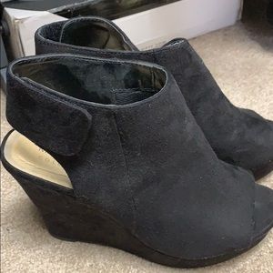 Black Wedges